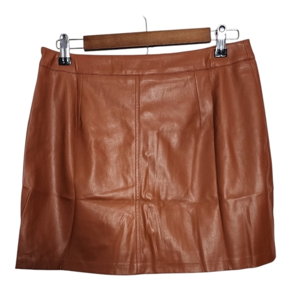 Lulus Brown Vegan Leather Mini Skirt in Size Medium. New with Tags - Picture 3 of 5